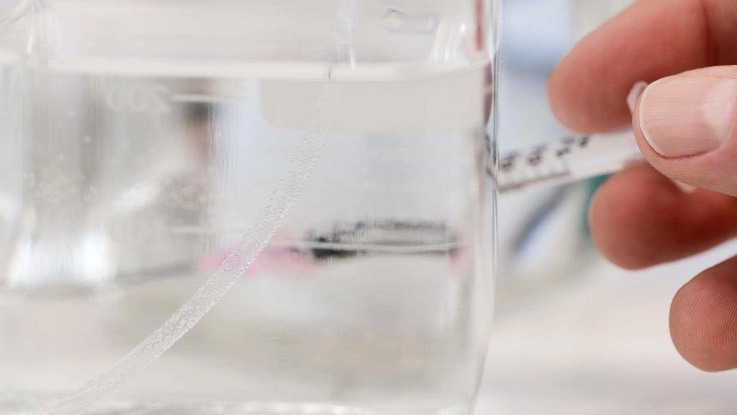 Imaging for the Golgi ApS website, a danish cleantech company affiliated with another of our clients, Aquaporin. In collaboration with branding company Umano we photographed at Golgi HQ and in the laboratories on site.
