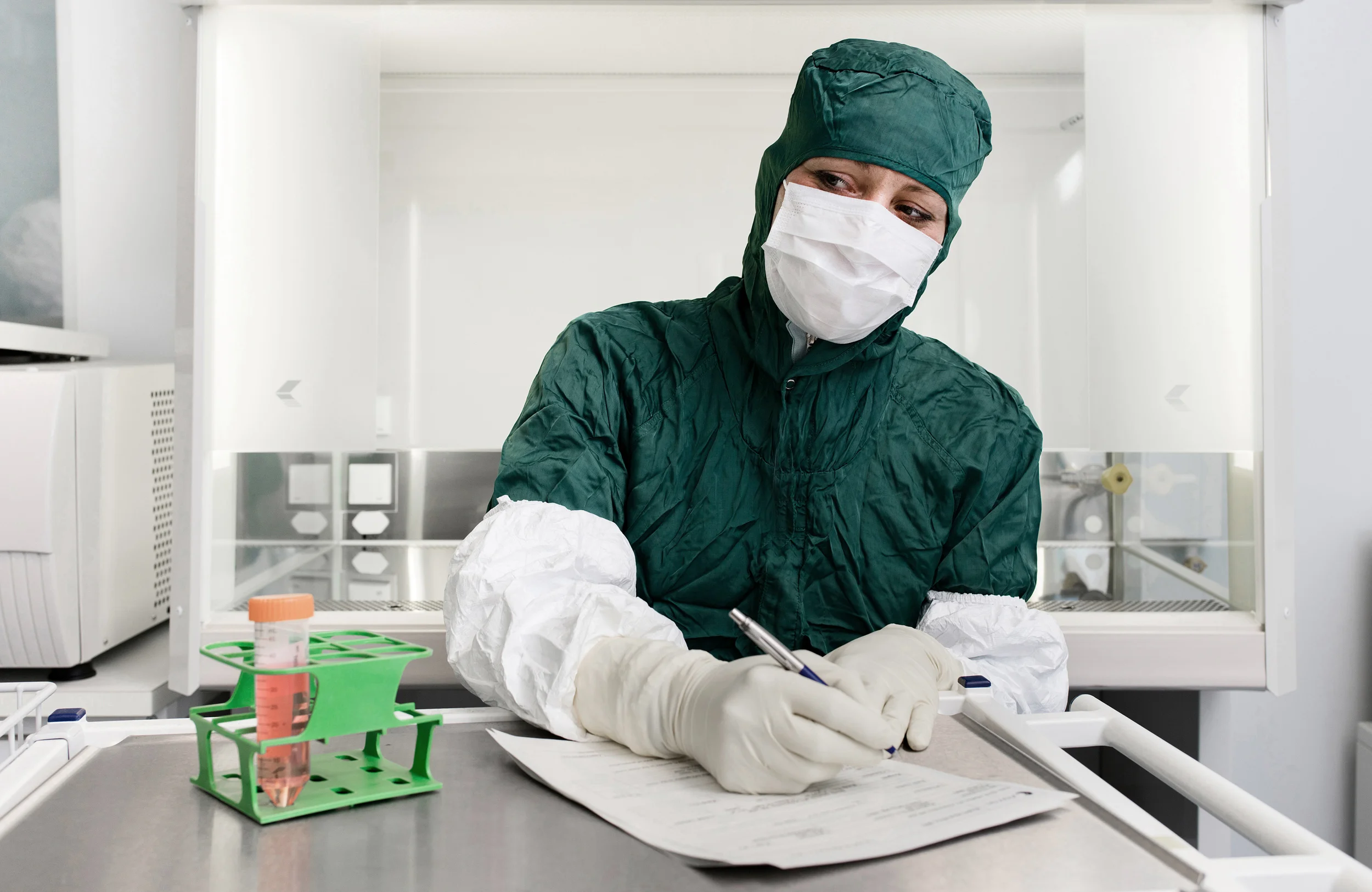 Imaging for the CytoVac website, a growing Danish biotech company, focusing on development of a cancer treatment. The project was made possible via a close collaboration between branding company Umano, the client Cytovac and the photographer.