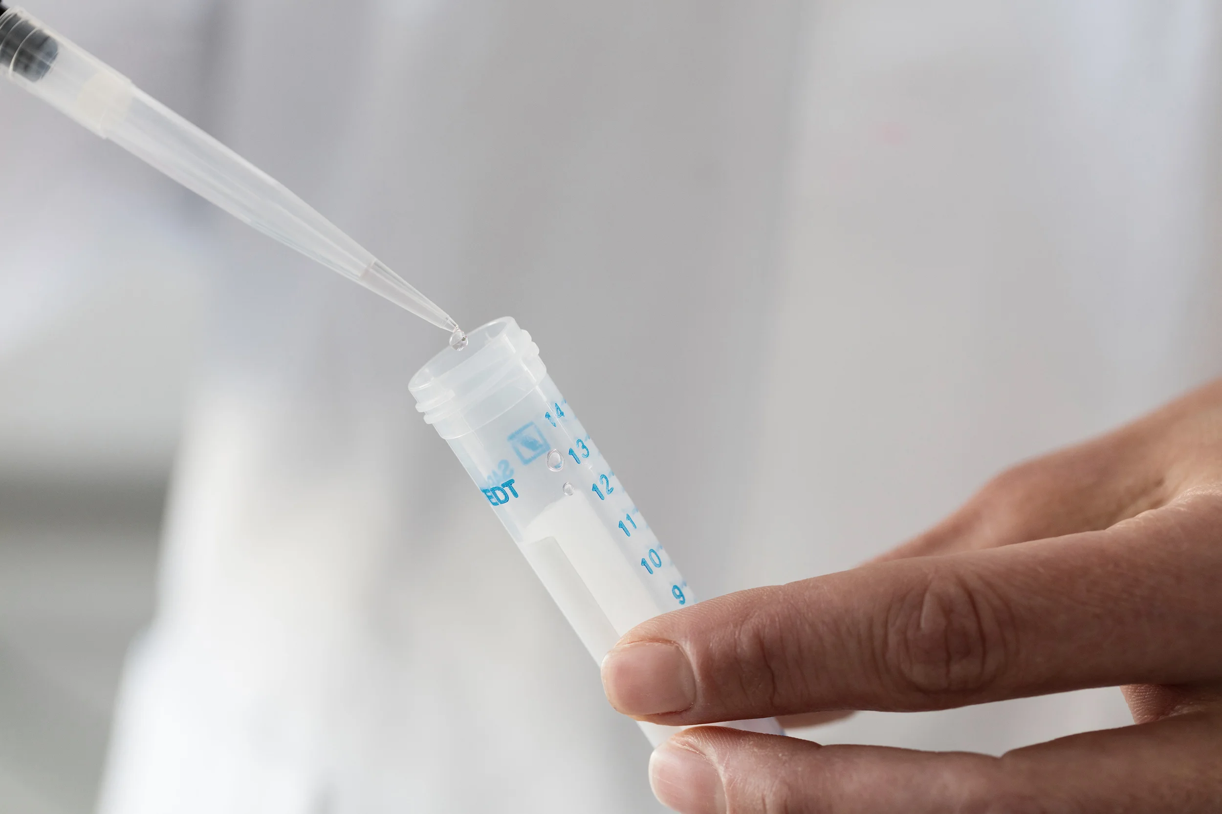 Imaging for the CytoVac website, a growing Danish biotech company, focusing on development of a cancer treatment. The project was made possible via a close collaboration between branding company Umano, the client Cytovac and the photographer.