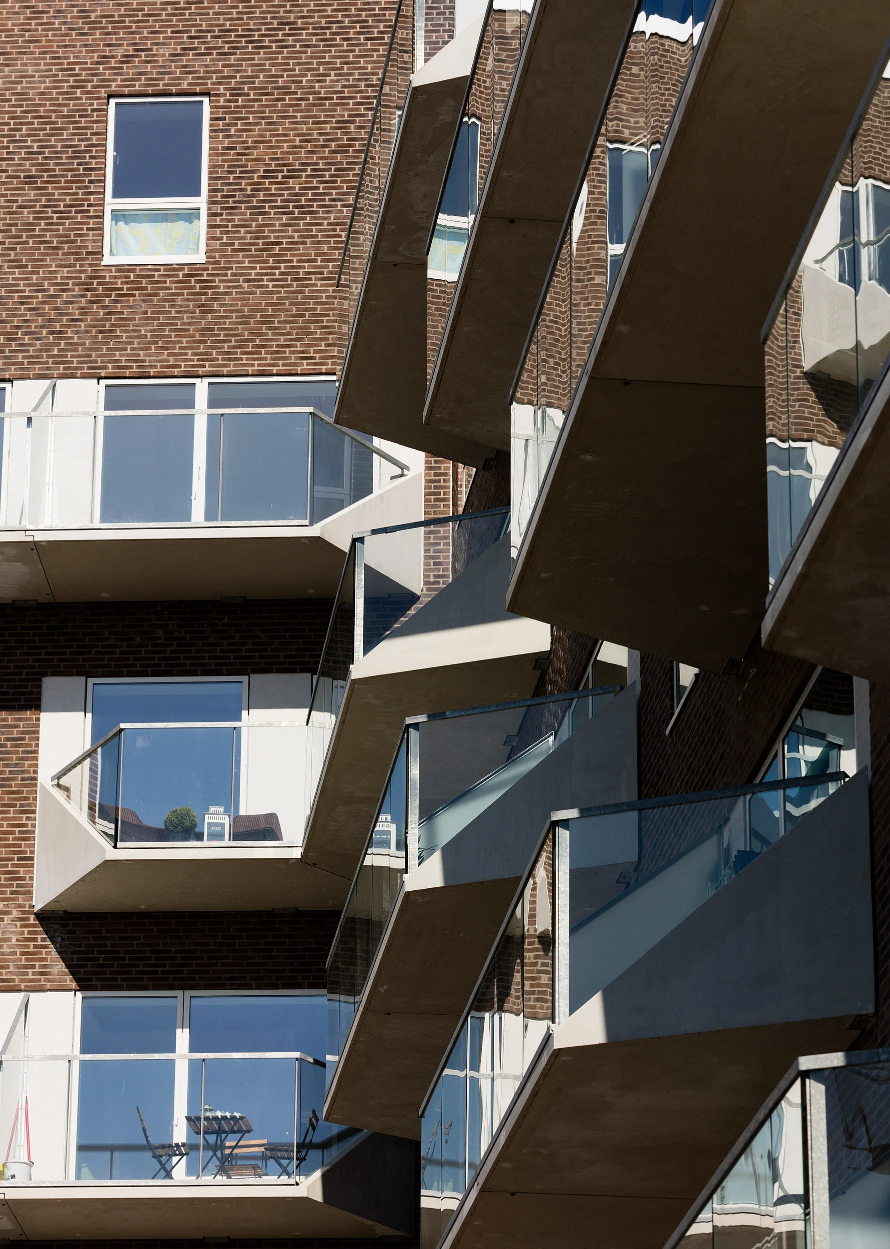 Residential housing, Skibbroen, realised by Holscher Nordberg Architects. Photographed from early morning throughout the day, letting the sun emphasise the various aspects of the buildings character. The special life that characterizes Skibbroen occurs due to users’ various activities and the mix of tranquility, activity, transit and practical doings.The uniqueness of the channel and harbor space is maintained. Photographed from early morning throughout the day, letting the sun emphasise the various aspects of the buildings character. 