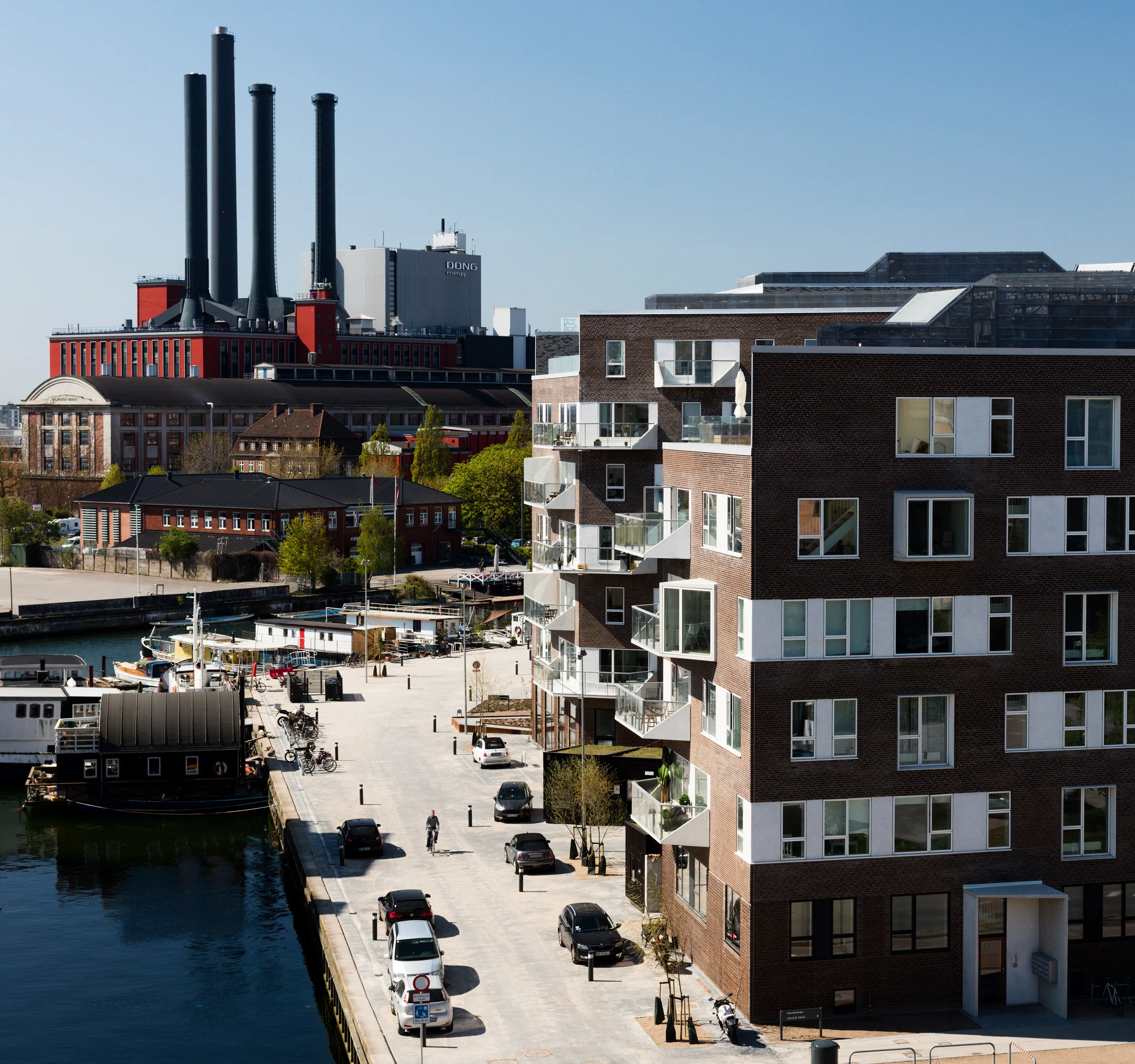 Residential housing, Skibbroen, realised by Holscher Nordberg Architects. Photographed from early morning throughout the day, letting the sun emphasise the various aspects of the buildings character. The special life that characterizes Skibbroen occurs due to users’ various activities and the mix of tranquility, activity, transit and practical doings.The uniqueness of the channel and harbor space is maintained. Photographed from early morning throughout the day, letting the sun emphasise the various aspects of the buildings character. 