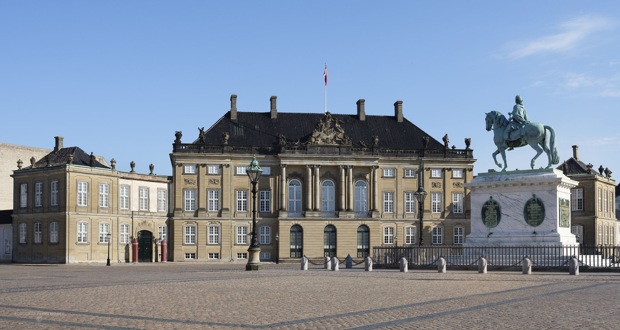 Amalienborg_facader_015.jpg