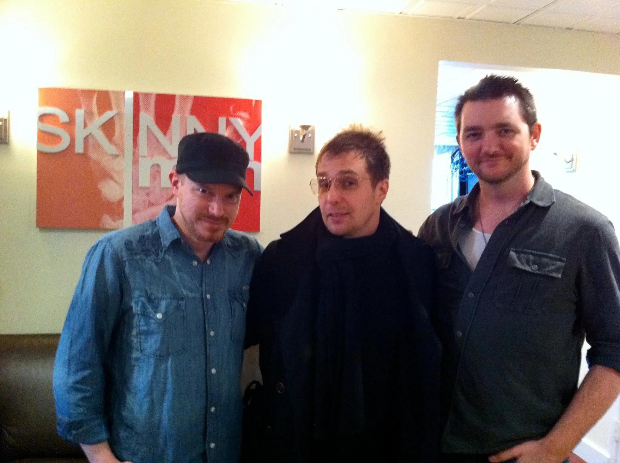 Actor Sam Rockwell stopped by SknnyMan to say hello.