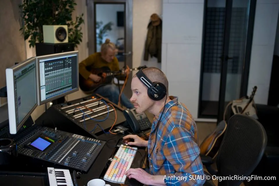 Organic Rising Film music session with Mark Stewart from Paul Simon's band. Photo by Anthony Suau.