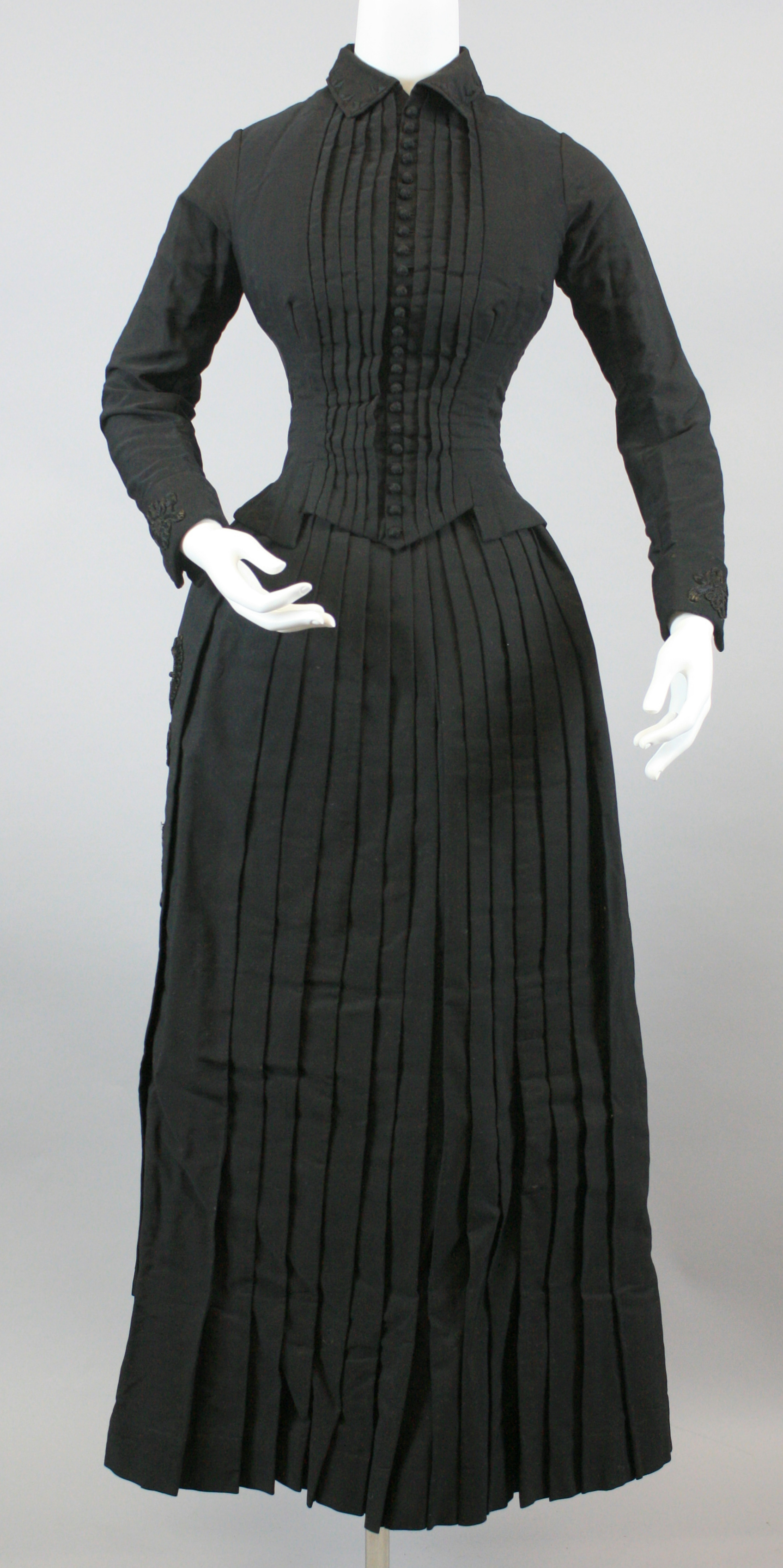  Clothing that tells stories. This dress was worn by Louisa Heileman Mueller, daughter of Gottlieb and Johanna Heileman.&nbsp; 