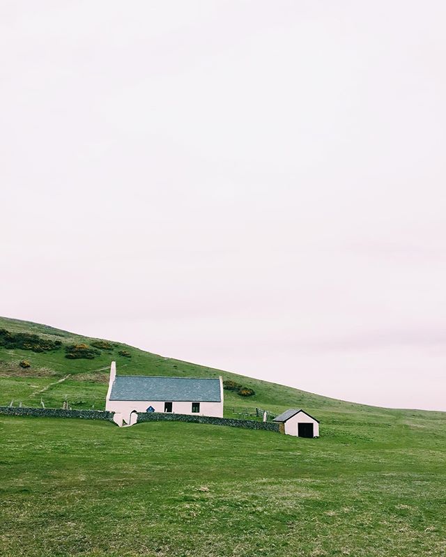 Wales was a rest for my soul. The green hills, cliffs and sea, pure farm life and rustic, beautiful food... I could cuddle up in the little cottage I stayed in for a long time. There's something so centering about starting the day with tea and crisp 