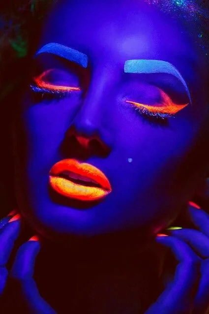 f24190b656bf1cc47d955ad537ba8cf6--scifi-makeup-uv-makeup.jpg