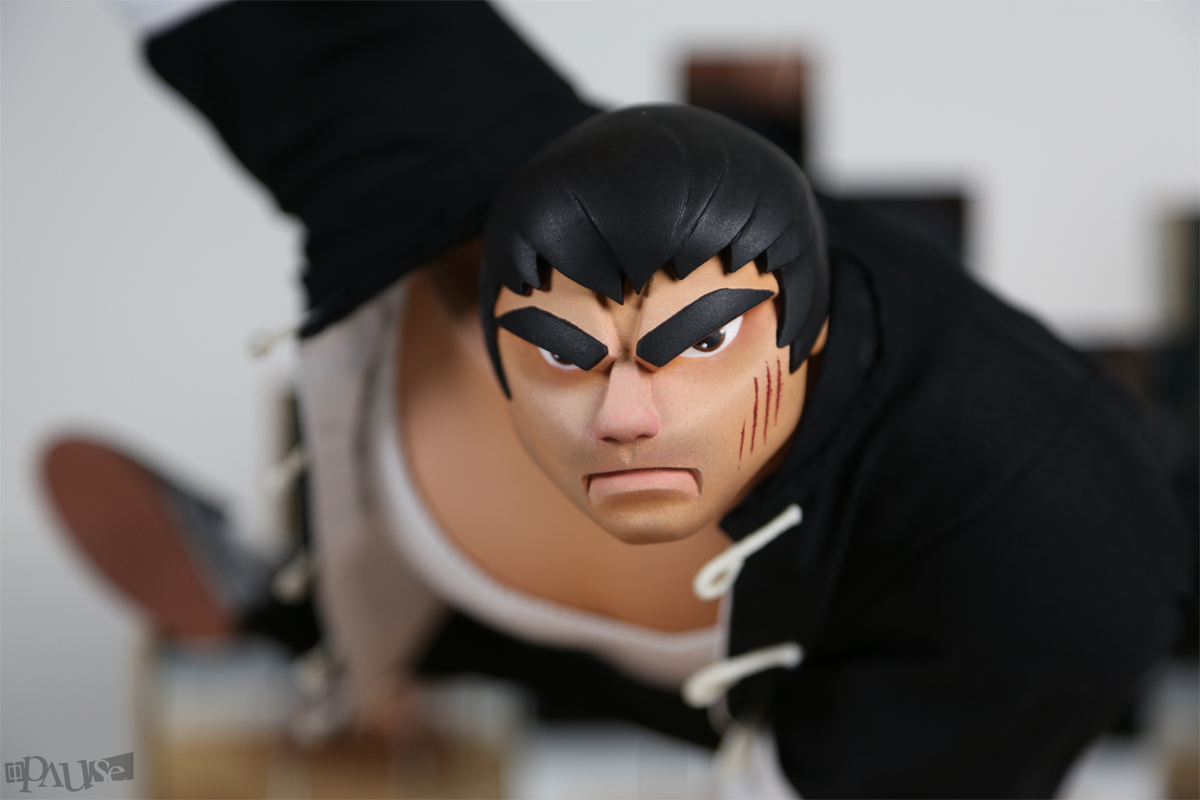 Bruce_Lee_Paw_Pause_Closeup.jpg