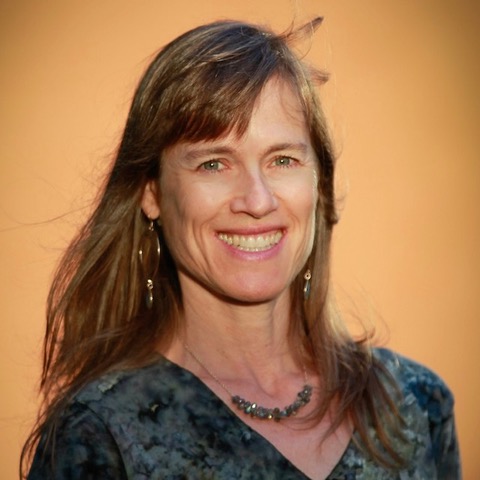 Robyn Smith Headshot.square.2.jpeg