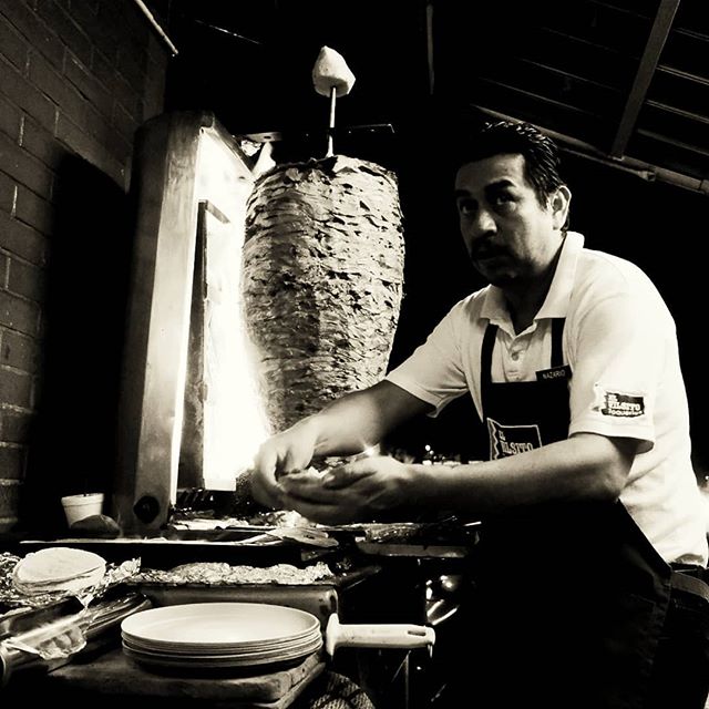 Al Pastor... El Visito Taqueria #CDMX Mayo 2019. #streetphotography #tacos #blackandwhite #fujifilm #travel