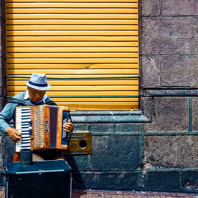 I think he's jamming out to that new 2 Chainz Quito, Ecuador 2019....#streetphotography #fujifilm #quito #ecuador🇪🇨 #travel #travelphotography