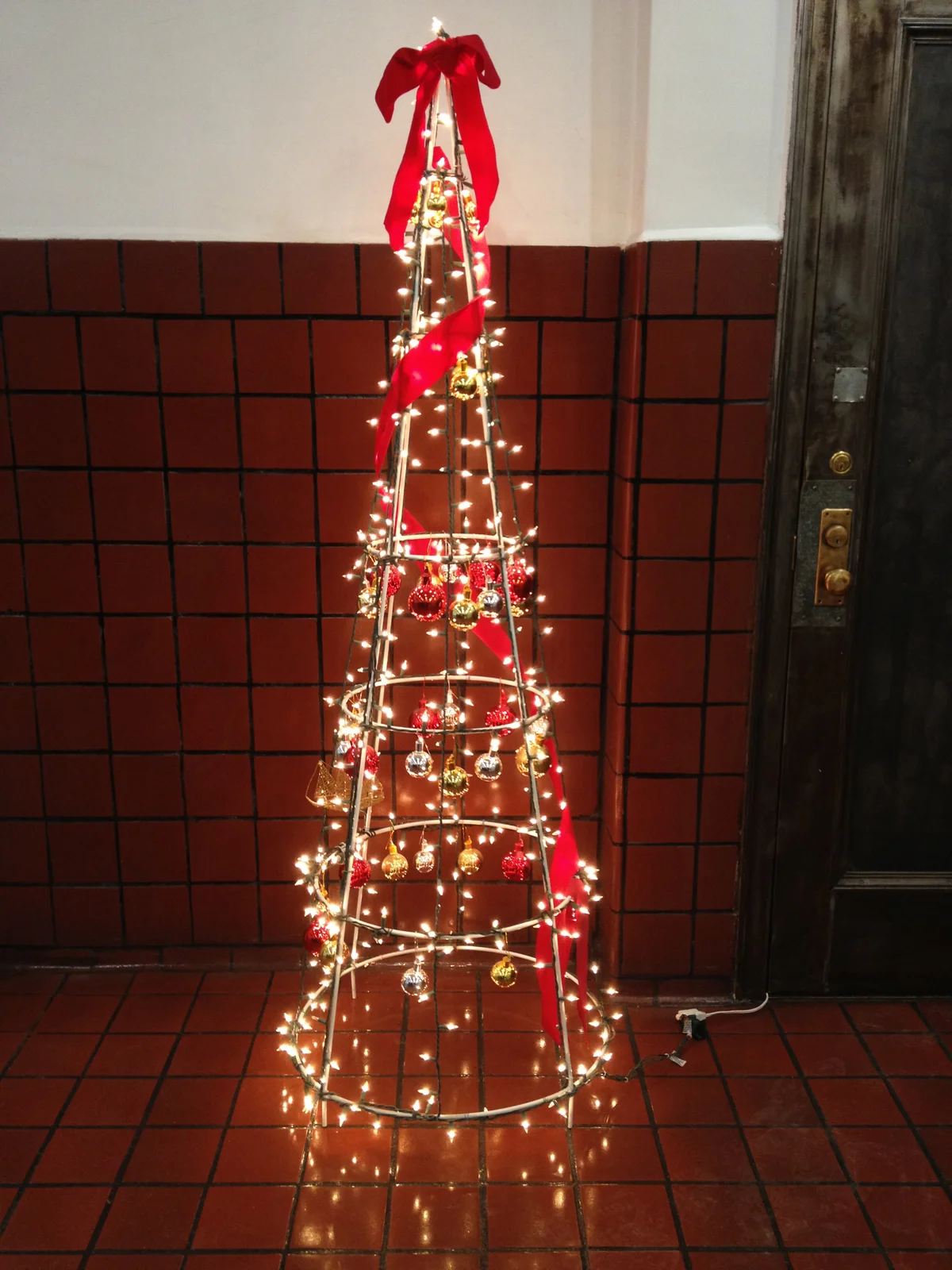 lobby tree_1E.jpg