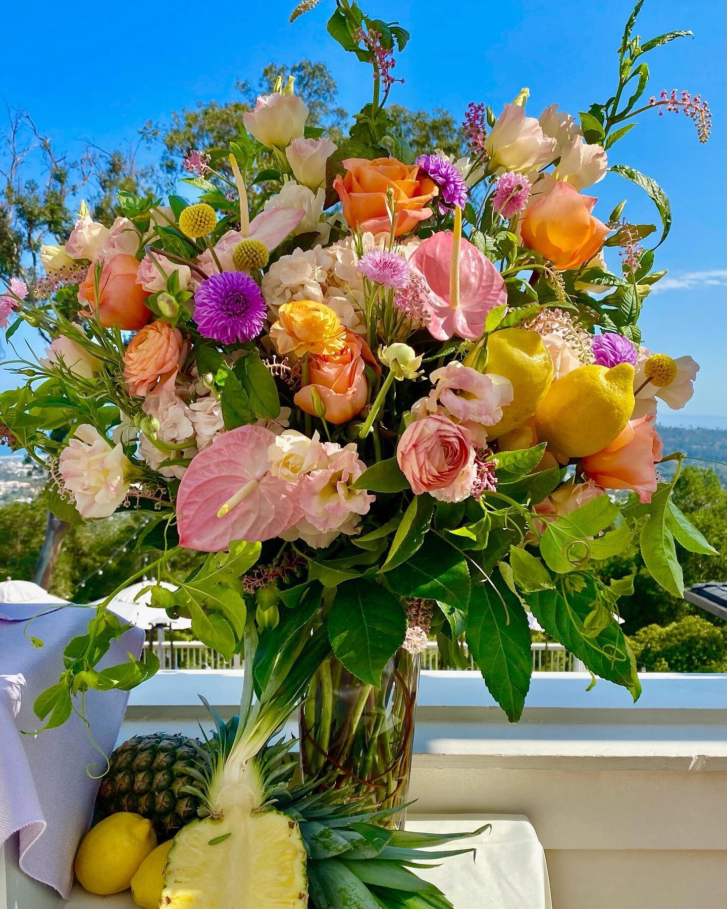 It was a pleasure working with our client and creating their special vision! 
.
.
.
.
#arrae #belmondelencanto #floraldesigner #florals #sunshine #corporate #pretty #montecito #santabarbara