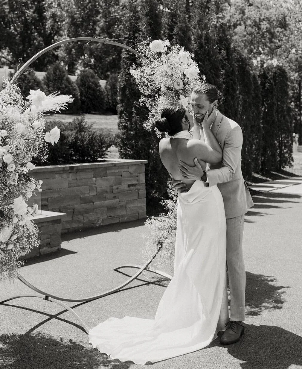 Your wedding day is one of the most special days in your life, so why not make sure that you look absolutely flawless? With a professional hair and makeup artist on board to enhance your already beautiful features, there's no doubt that you'll be rad