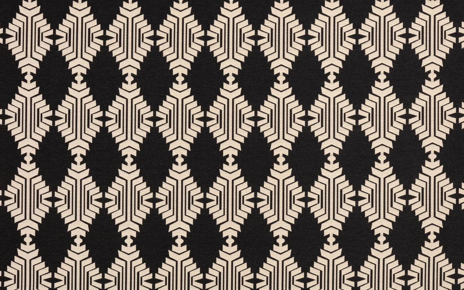 2717710-INDRA-JACQUARD-NOIR-BEIGE-OUTDOOR-2.jpg