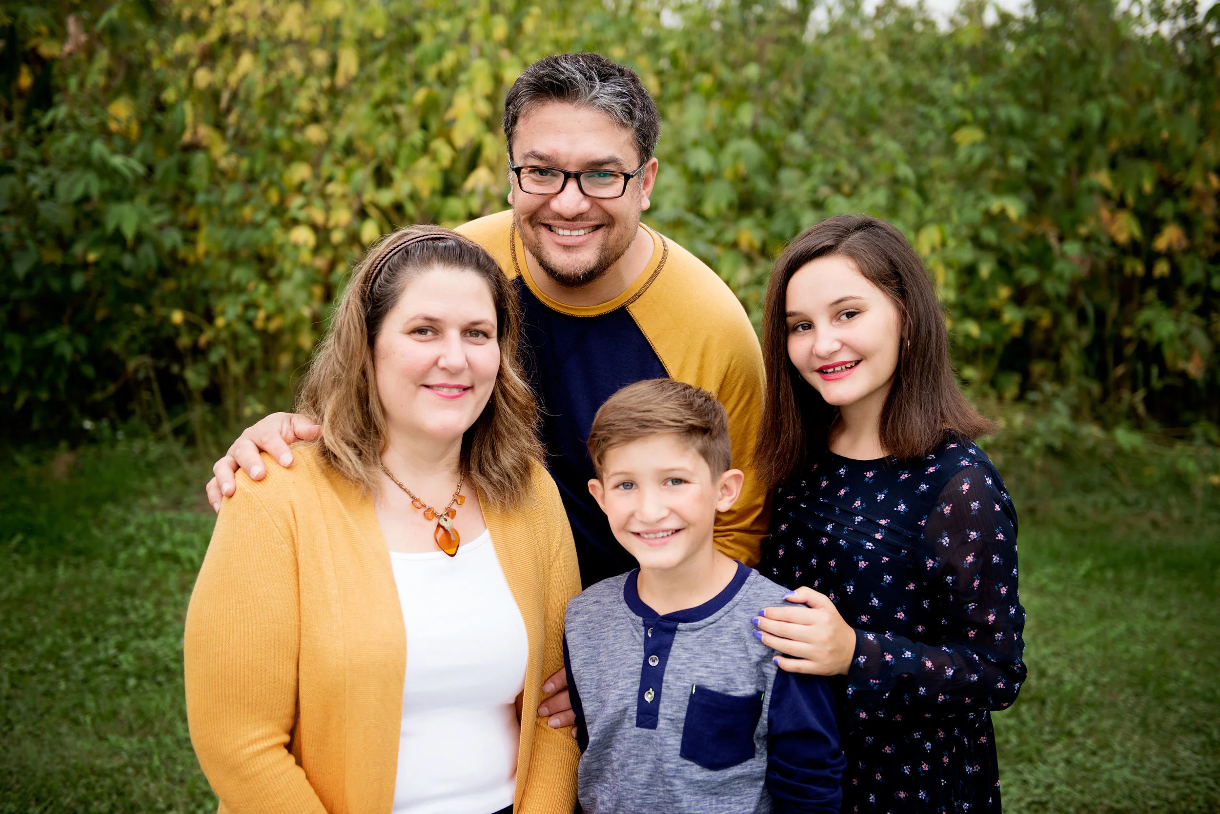 family_pictures_reverie_professional_photographer_wisconsin_river Falls.jpg