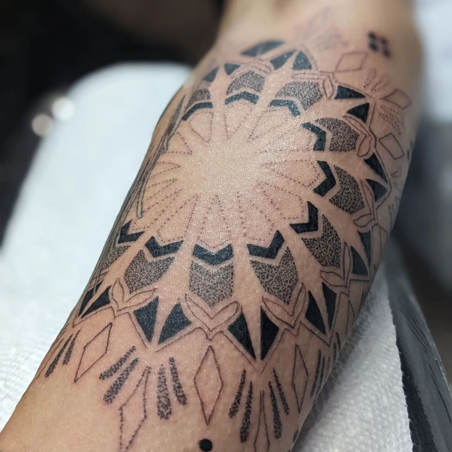 Second session, There is a tiny cover up in this project, and it was many on the fly, wabisabi, ride the wave type of creative decisions with Micah. So fun! Thanks @maganda_arts, until next time -- enjoying the process of pulling this together.