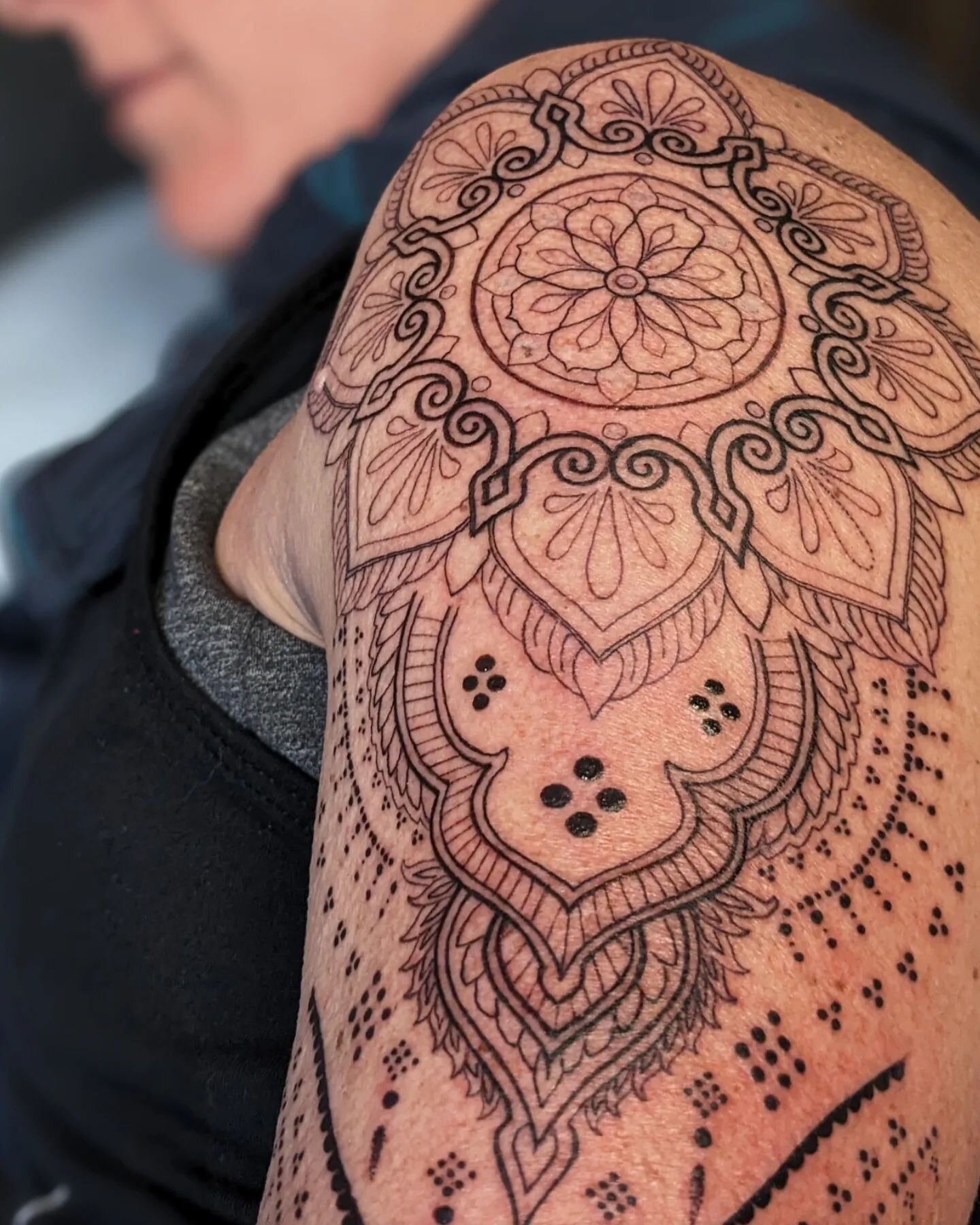 Hey guys, meet your new yoga teacher :) Started the first in a series of projects for @jenaddington 🙏 commemorating the yogi path. This is the first lay-in, to be completed with stipples and black stuff next time.
.
#ornamentaltattoos #hennainspired