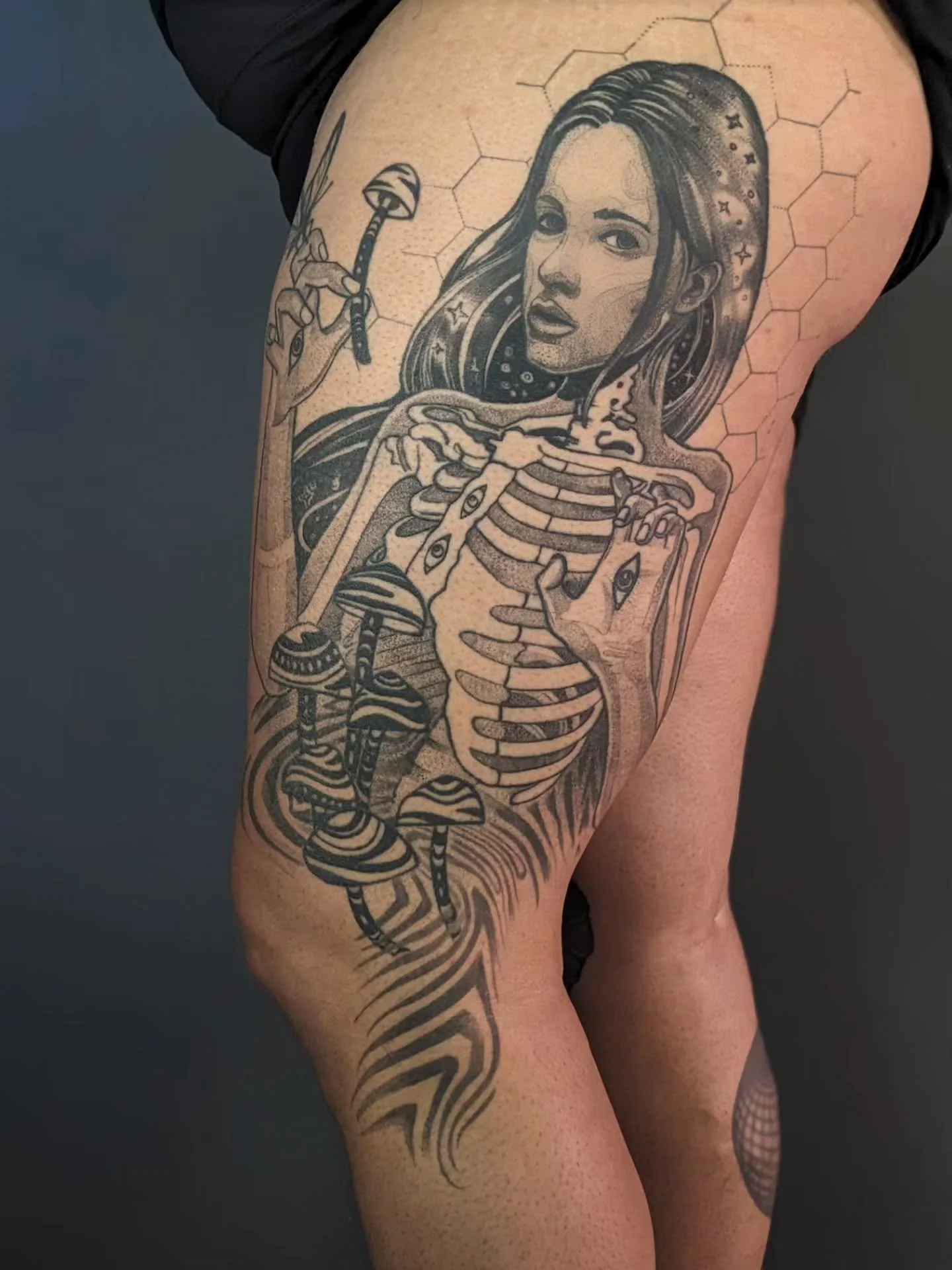 Healed Valkyrie for @ham_eye_am 
What do you guys think? 
.
#blackandgreytattoos #mushrooms #girltattoos #fungus #illustrativetattoos 
#auburncalifornia #trippytats #mothershiptattoocollective 
.
@mothership.tattoo