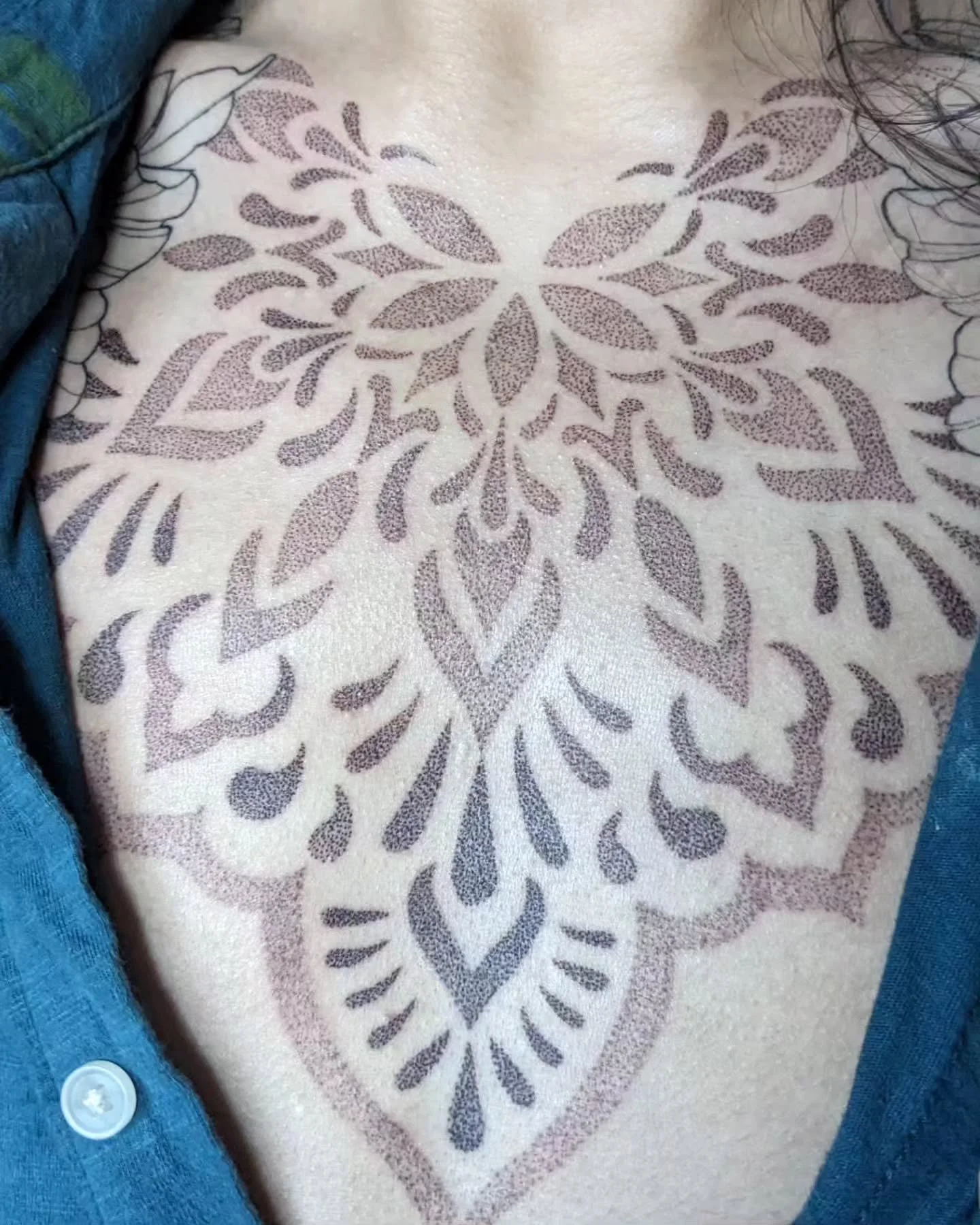 People should get these kinds of ornaments more often imo. 
.
#ornamental #dotwork #chesttattoo #collartattoo #sacramentotattooartist #auburntattooartist #grassvalleytattooartist #truckeetahoetattooartist #renotattooartist 
#ornamentaltattooartist 
#