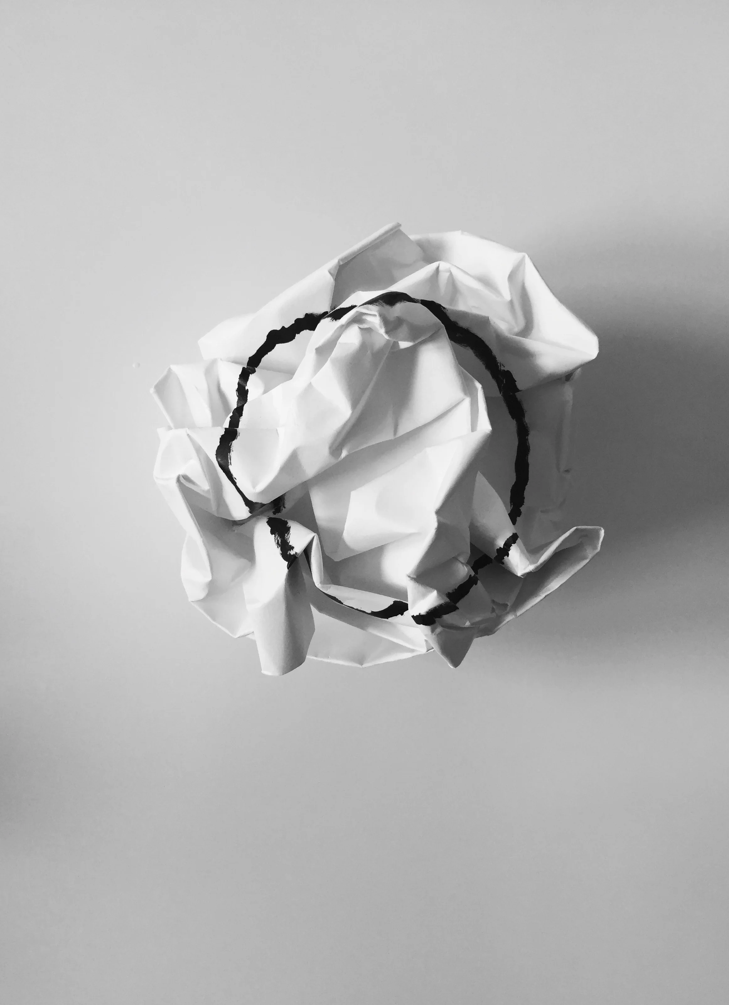 Ian Valor - Exploding Circle (Paper Ball)