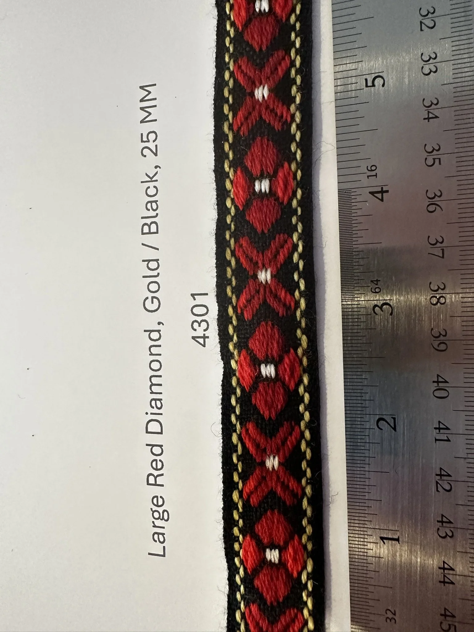 Norwegian Wool Braid 4301 Small Red Diamond 25 mm