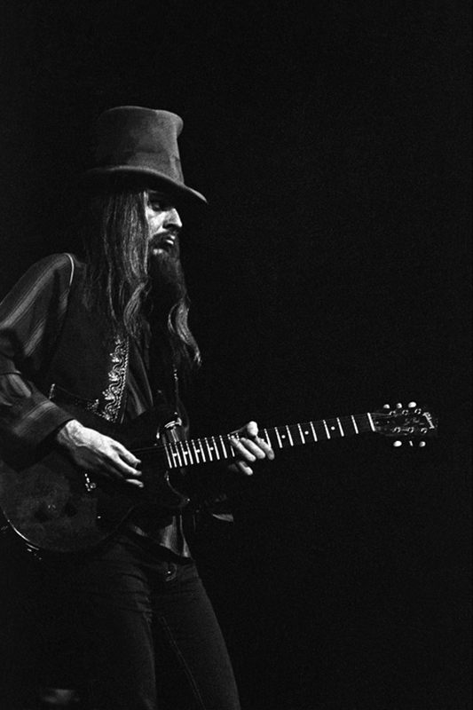 GUITAR23_lr.jpg