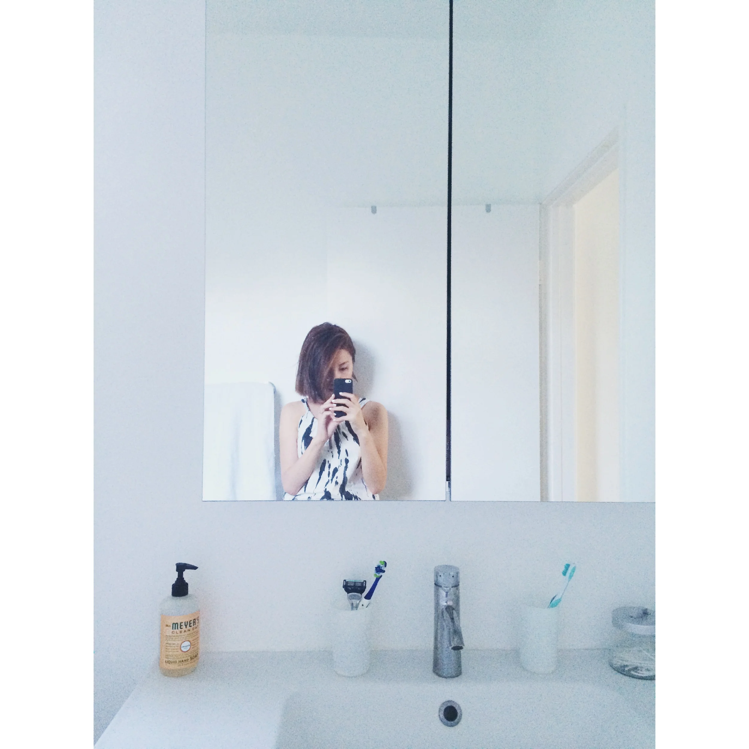 sneaky mirror selfie, hello internet world.
