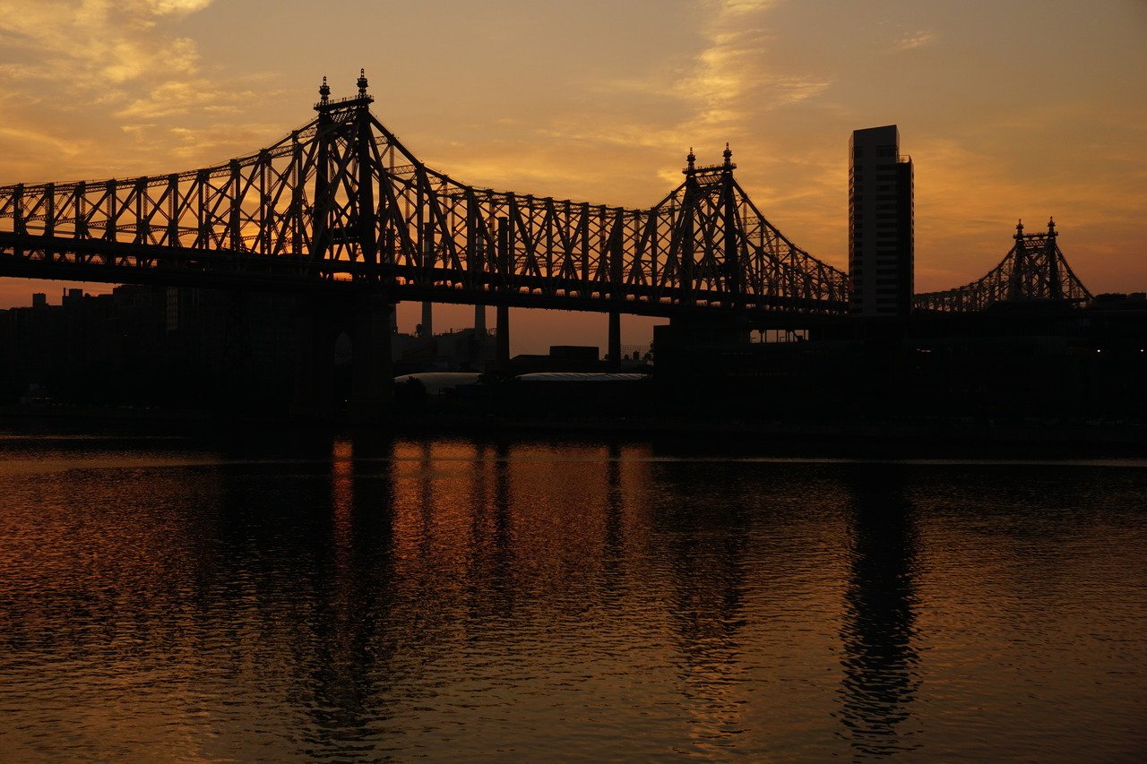 Sunrise at The 59th St Bridge NYC.jpg