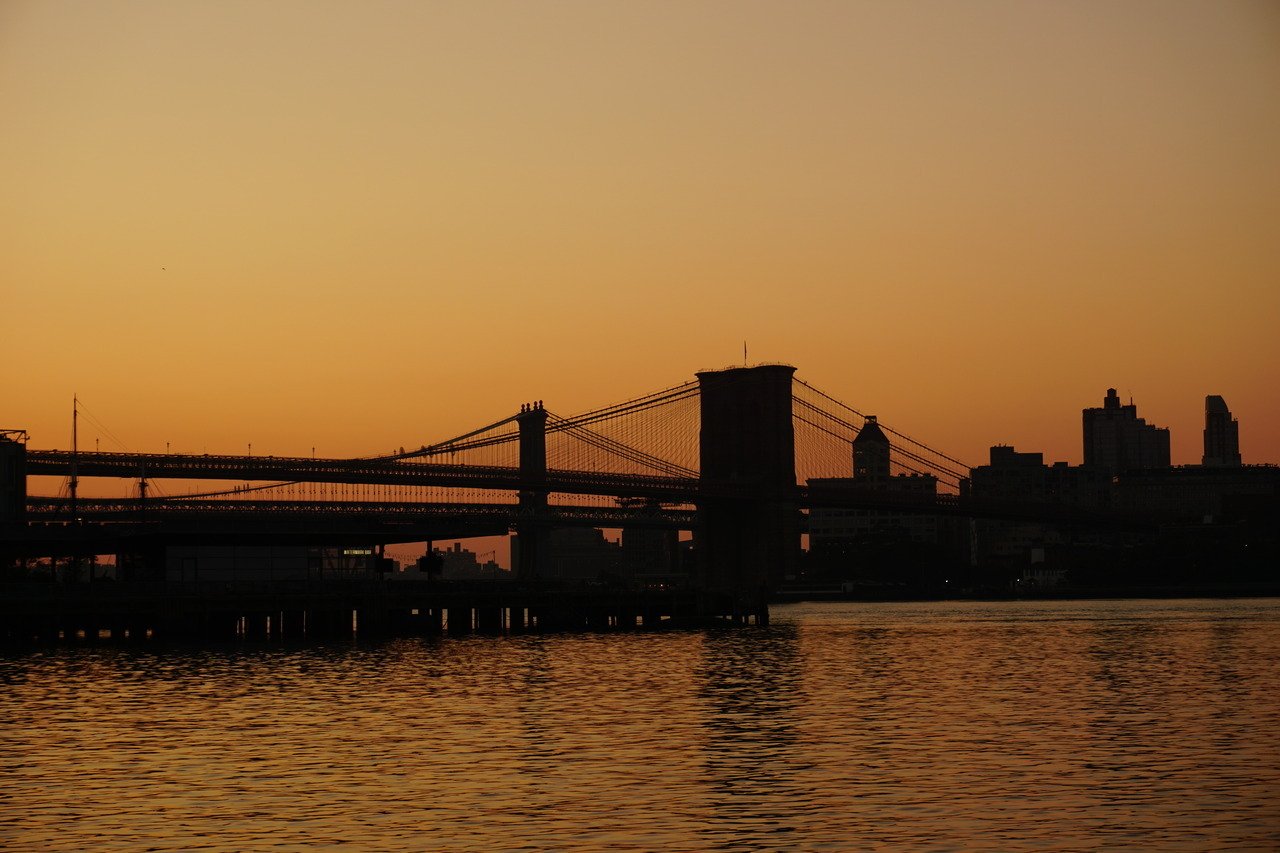 Golden sunrise at Brooklyn Bridge.jpg