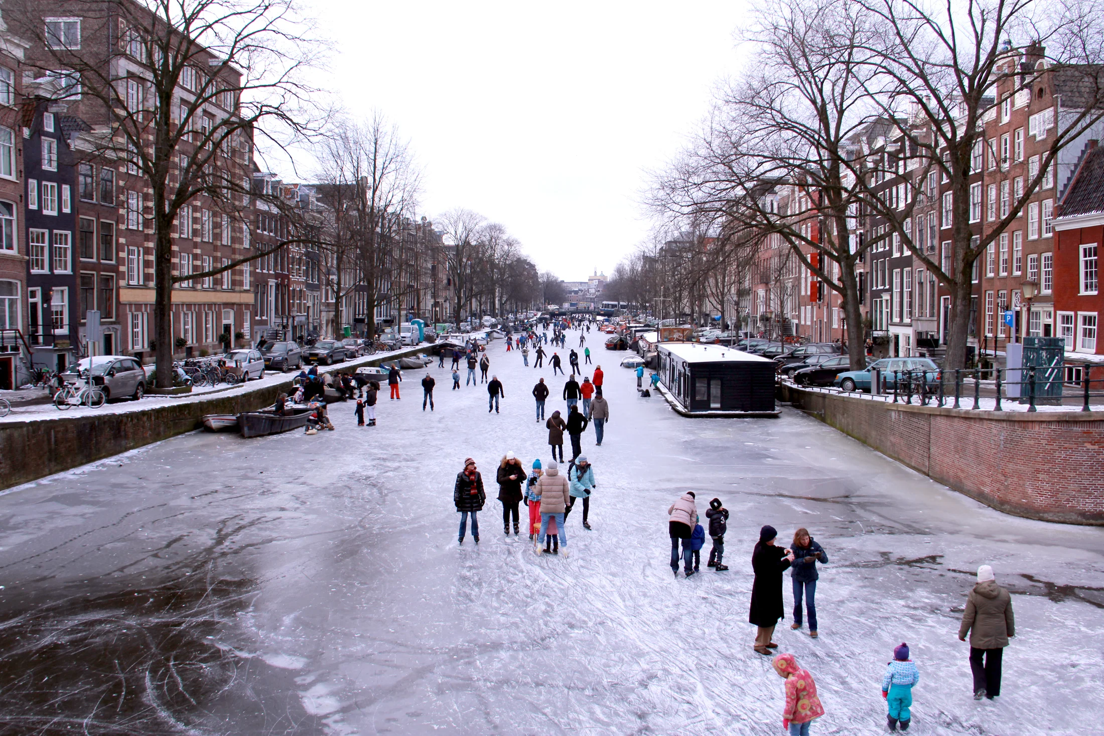 Skaters on the canal, Amsterdam