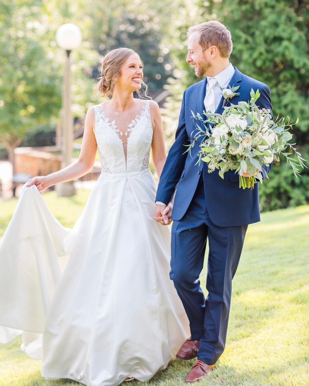 Who else is ready for Spring wedding season?! The only thing more beautiful than springtime florals is two beautiful humans in love! (Especially if one of them is wearing a Bustle gown 🤍)​​​​​​​​
​​​​​​​​
Photographer: @chelseamortonphotography​​​​​