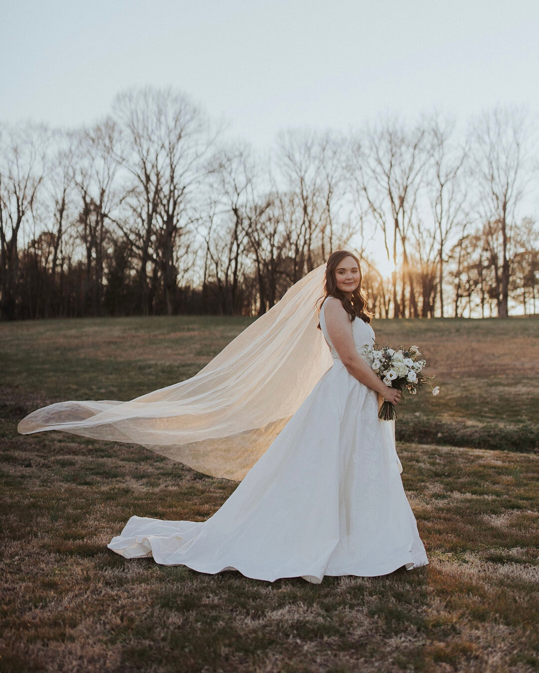 Who can say no to a veil like that 😍 ​​​​​​​​
​​​​​​​​
Bride and Groom: @katiehayeskimbrough and Jacob Kimbrough​​​​​​​​
Hair: @bridal_hair_huntsville ​​​​​​​​
Makeup: @nancyfinneganmua ​​​​​​​​
Venue: @whistle_hollow ​​​​​​​​
Photographer: @kelseys