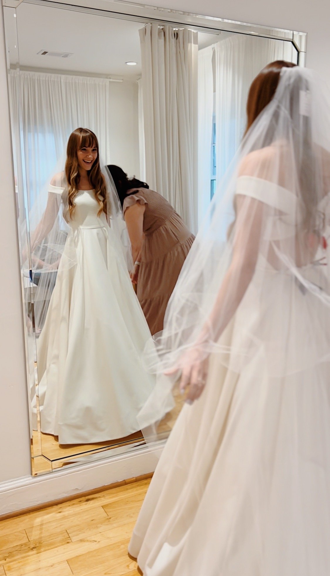  Join us for a bridal dress appointment at Bustle Gowns Birmingham. 