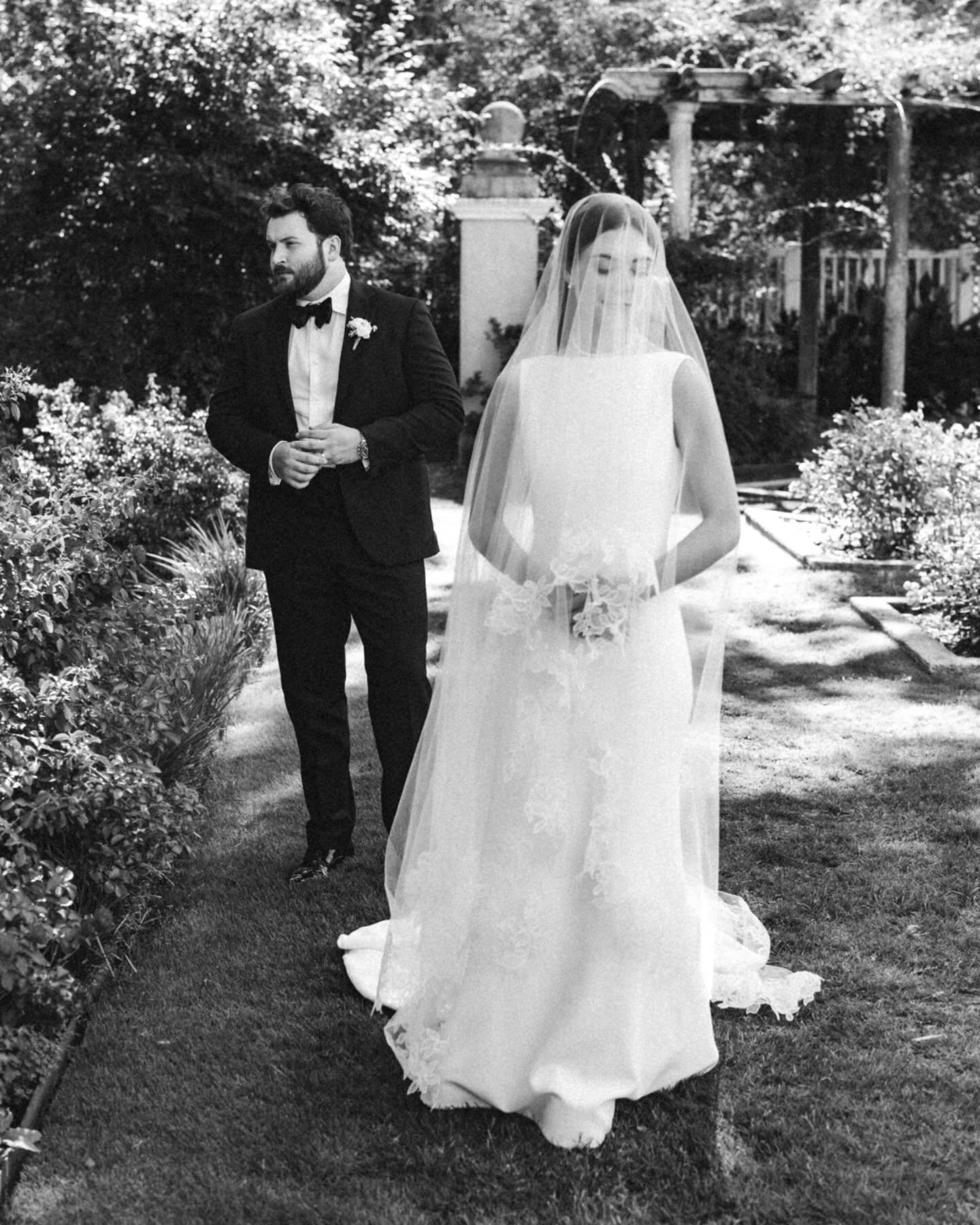 When you want a love like the movies, you need a gown to match.

Audrey was absolutely timeless in her Allison Webb gown. Mary Fehr captured every single moment so cinematically and we cannot get over it. 🤍