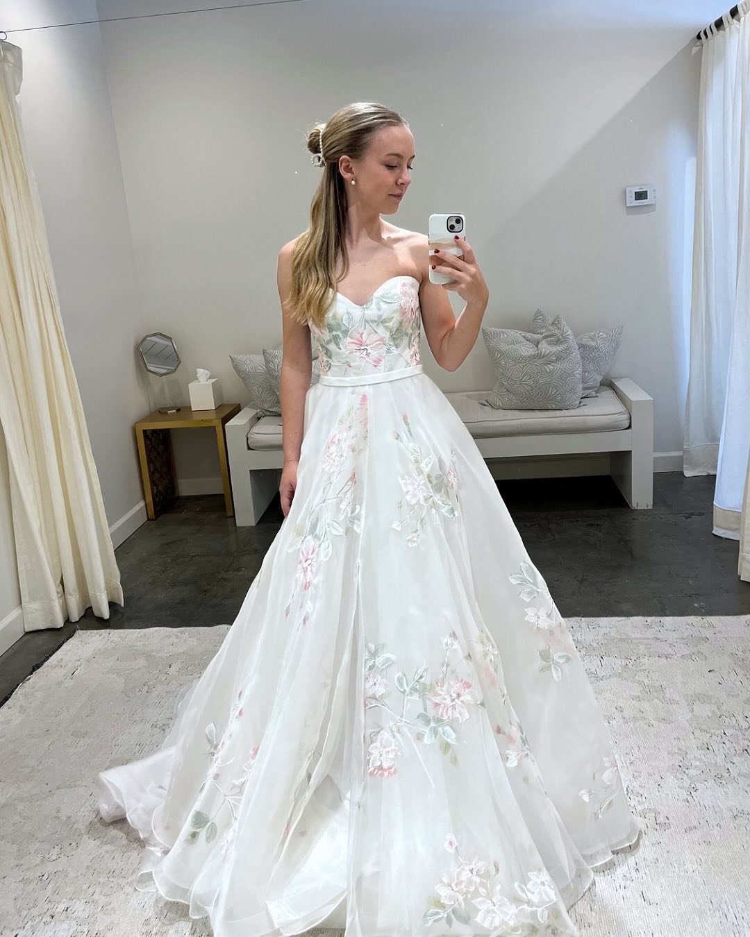 One of me is cute, but two tho? 🕊️

One dress, two perfect looks. Transition from ceremony to reception in this gorgeous hand-painted gown.

Which look is your favorite??

#wedding #weddingdress #bride #bridal #bridalgown #birmingham #alabamawedding