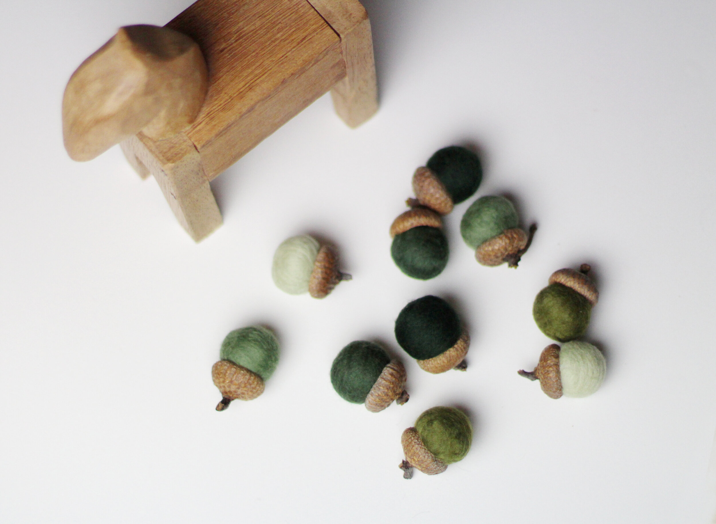 Green Acorns 03.JPG