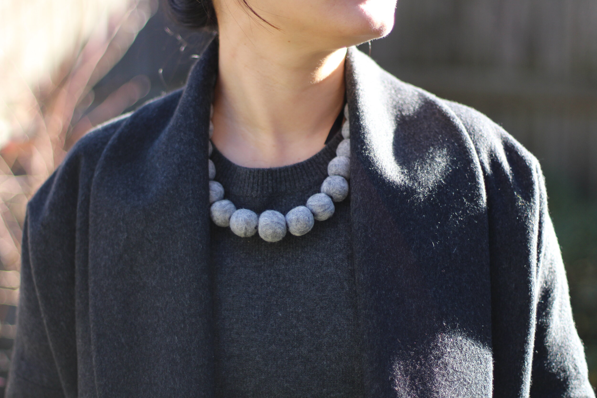 Gray Ribbon necklace03.JPG