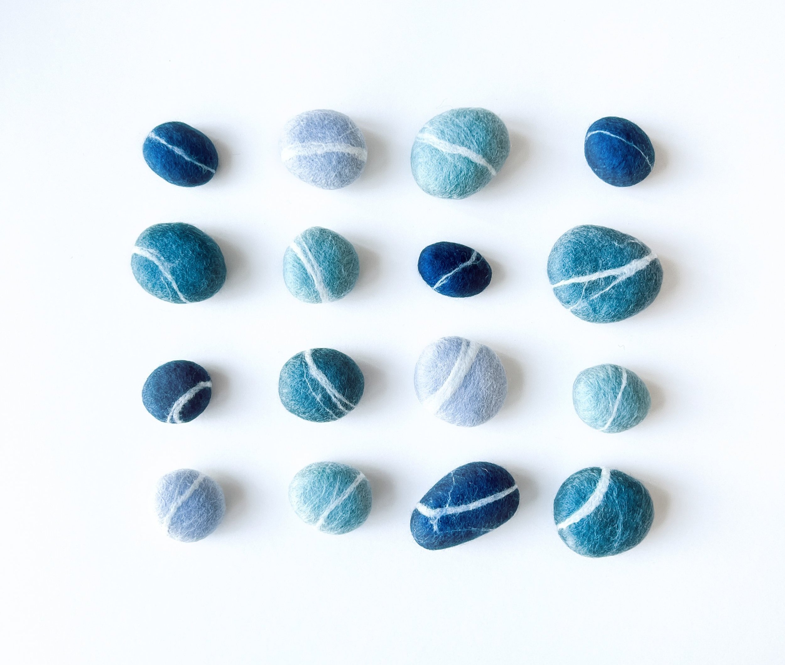 2023-1110_blue+pebbles_01.jpg