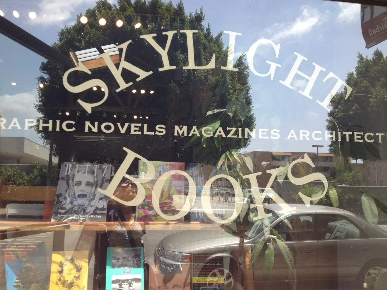S K Y L I G H T B O O K S • L O S A N G E L E S HANDPAINTED WINDOW SIGNAGE