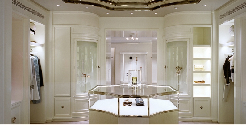S A N T A E U L A L I A • B A R C E L O N A S P A I N SPECIALTY PAINT FINISHES WITH MINIUM DESIGN