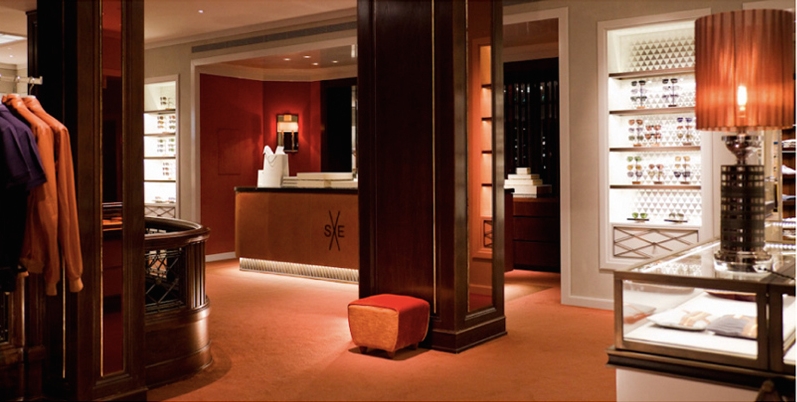 S A N T A E U L A L I A • B A R C E L O N A S P A I N GOLD GILDED ARCHITECTURAL FINISHES WITH MINIUM DESIGN
