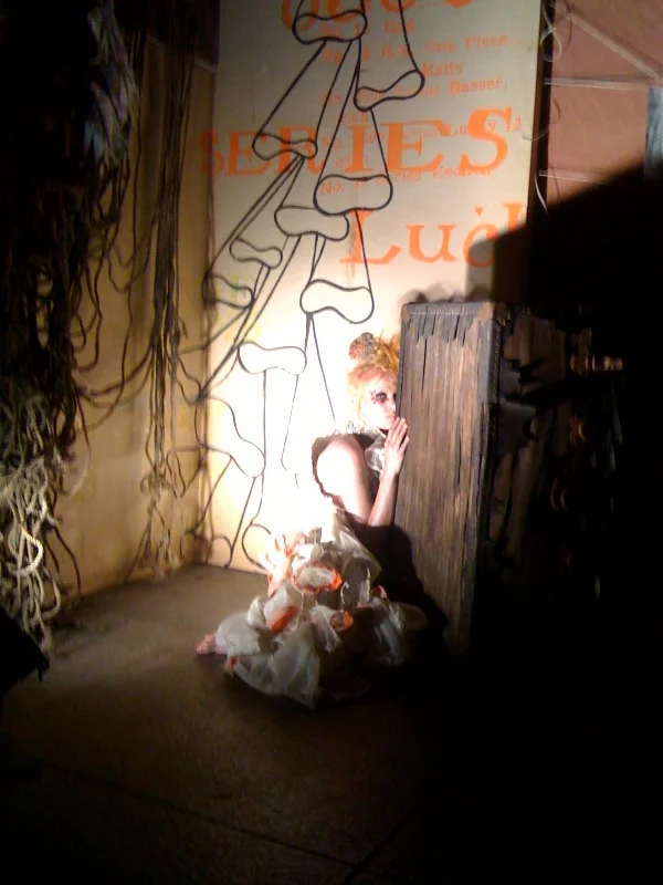 G E T Y O U R L E A D O U T • M O C A • R Y A N H E F F I N G T O N PRODUCTION DESIGNER PROP STYLIST