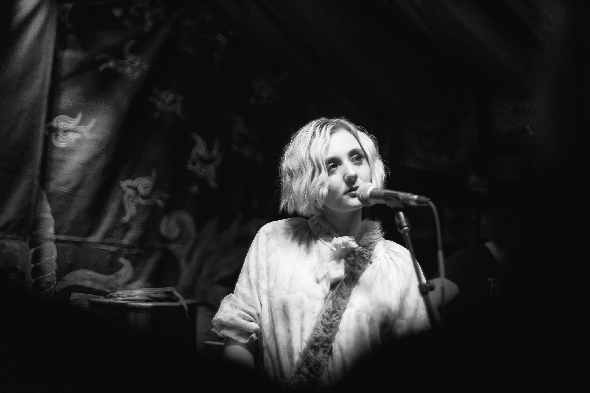  Jessica Lea Mayfield at Pappy &amp; Harriet’s, Pioneertown, CA  ©Mickey Strider 