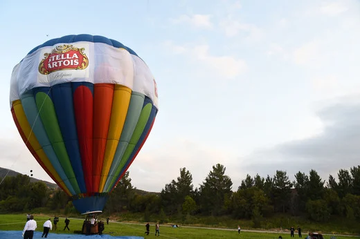  Guests Enjoyed Dinner While Being Serenaded by John Legend and Raising a Chalice to Stella Artois.      Photo Credit:&nbsp; Courtesy of Michael Buckner / Getty Images  