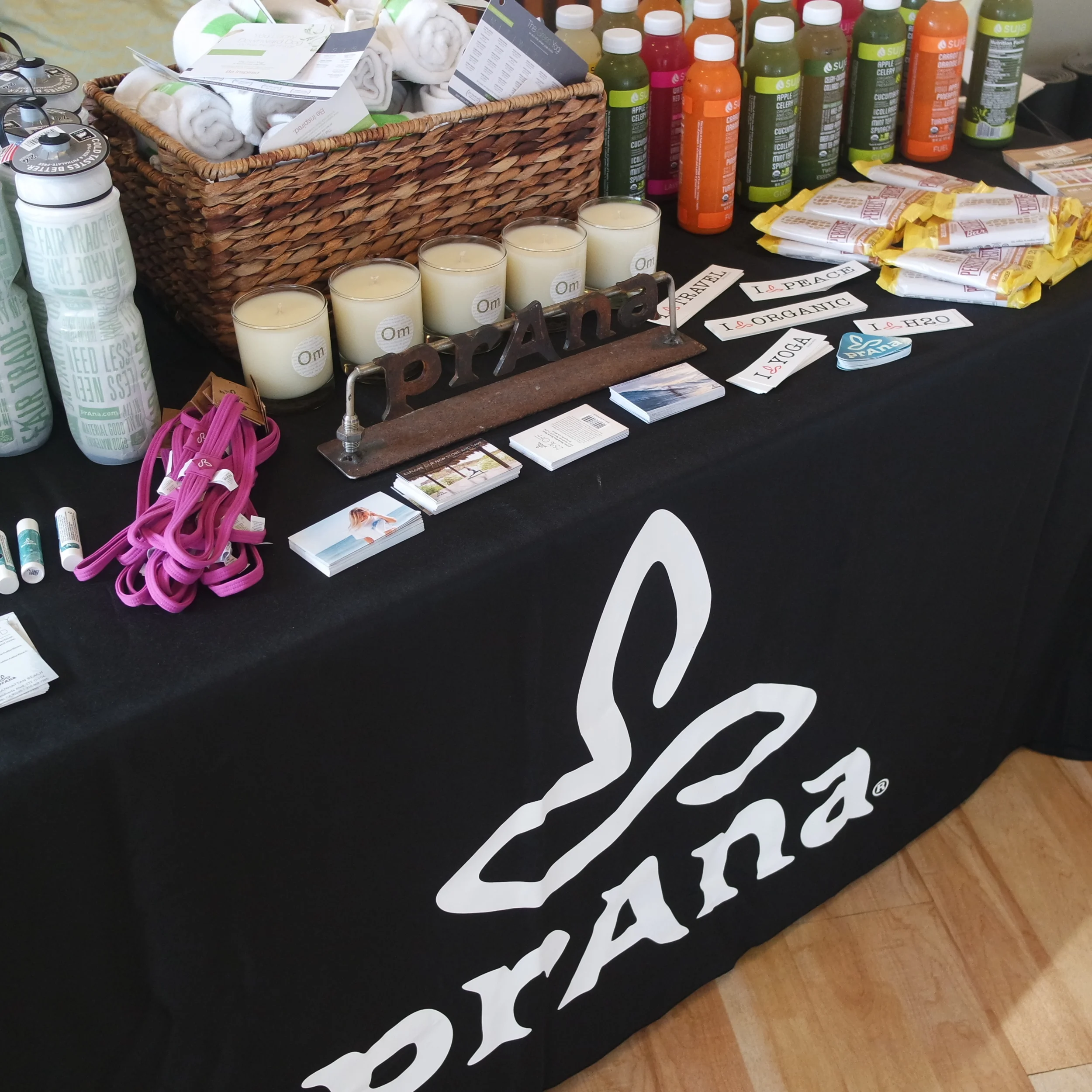 PrAna - Yogi's Gather at The Green Yogi For Afternoon Zen