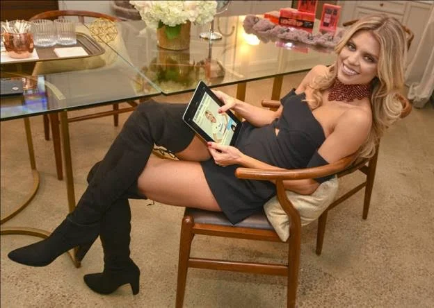 AnnaLynne McCord Shopping the Latest on Livby