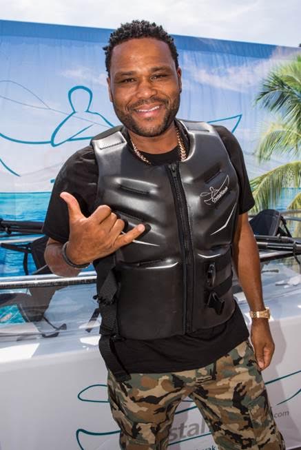 Anthony Anderson checked out the completely transparent kayak canoe by Crystal Kayak at the GBK pre-MTV gifting lounge.