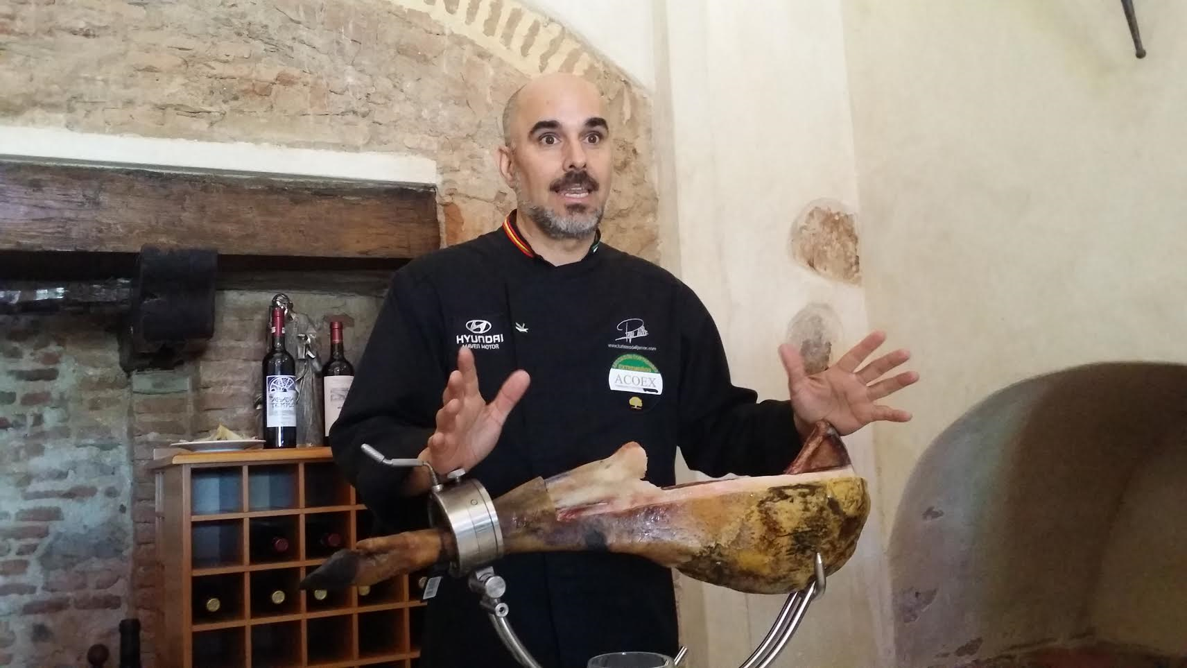 A Lesson on How to Properly Slice The Jamon!