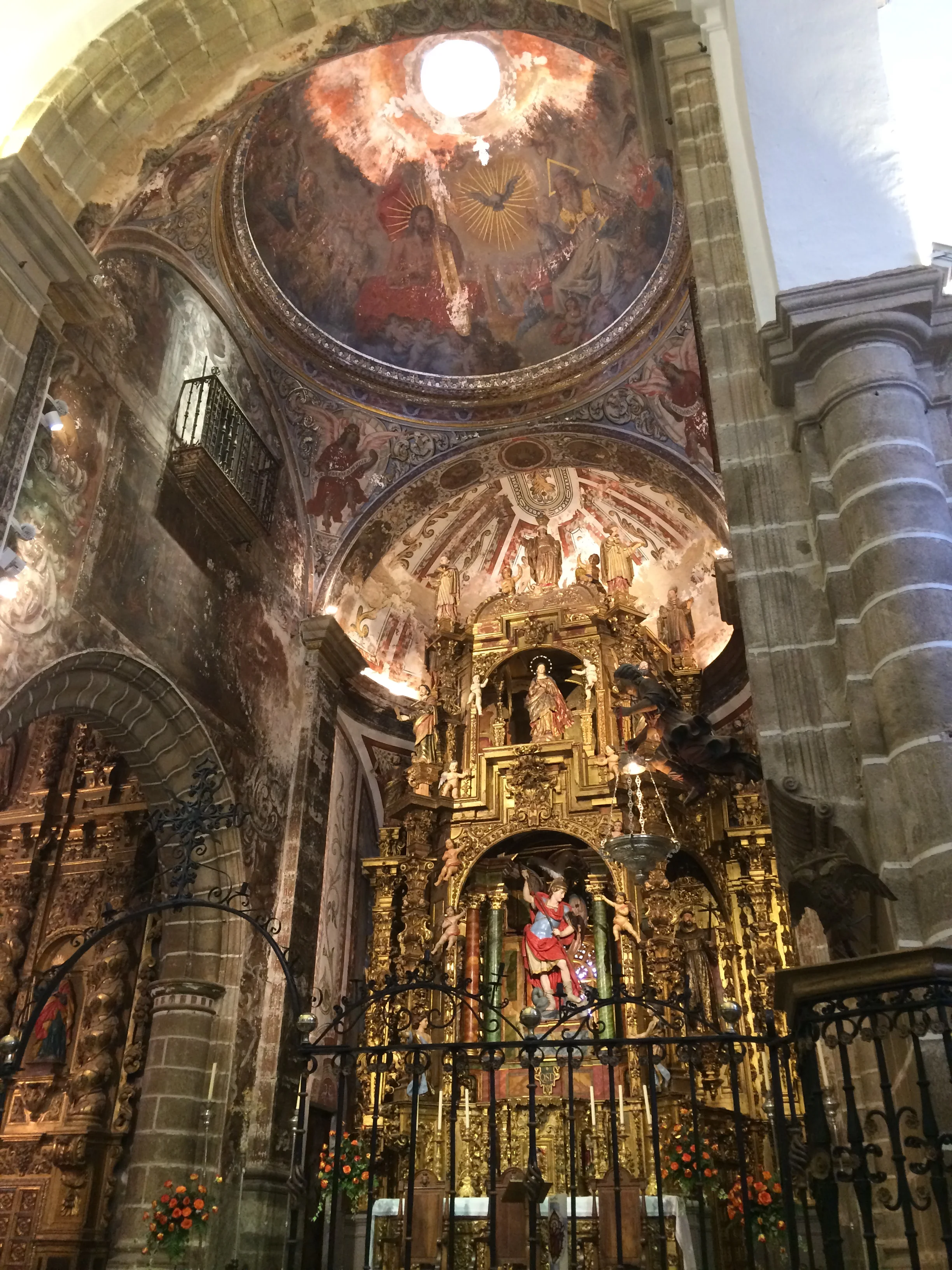 Catholicism is The Largest Religion in Spain! Traveling Through the Region You Will See Many Different Contextual Styles Such as Spanish Baroque. Brass, High Vaulted Ceilings, Preserved Items, as Well As Chandeliers Are a Few of The Beautiful Pieces That Are Seen! Mass Still Occurs Regularly in Extremadura! Photo Credit: Courtesy of Extremadura Tourism